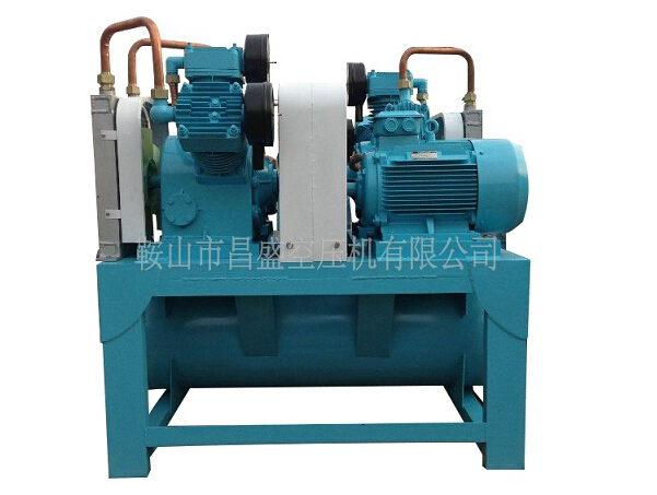 ★全無油空壓機(jī)★‘小心駛得萬年船’。